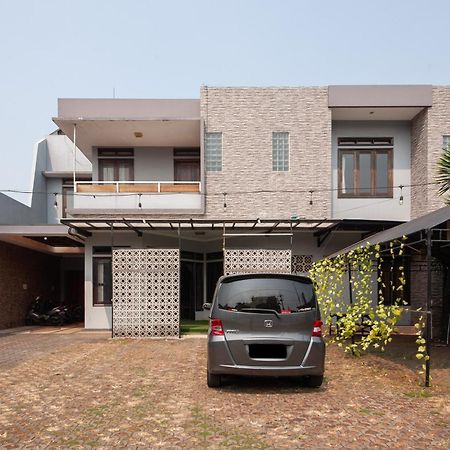 ג'קרטה Reddoorz Plus Near Kelapa Dua Kebon Jeruk מראה חיצוני תמונה