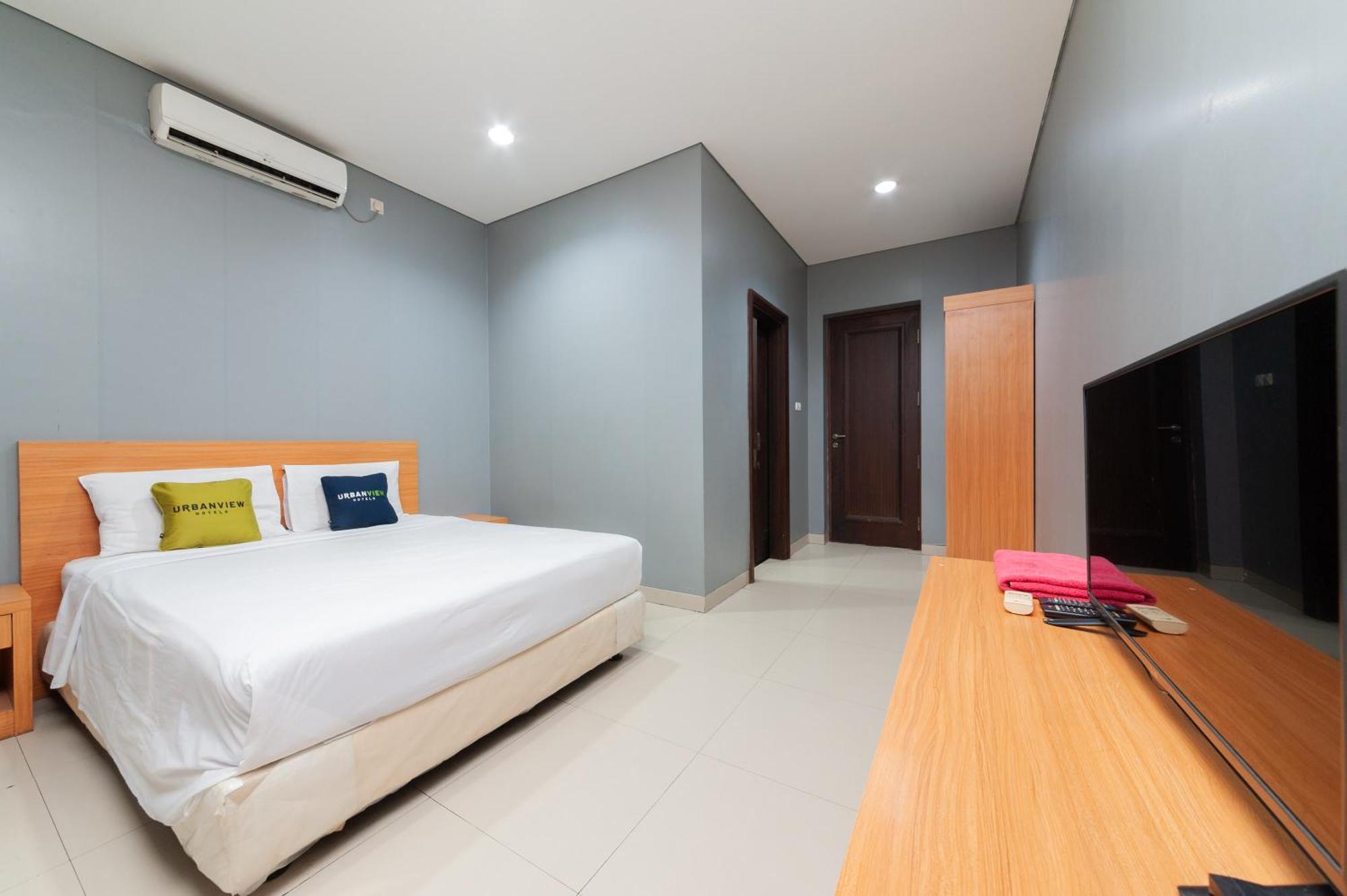 ג'קרטה Reddoorz Plus Near Kelapa Dua Kebon Jeruk מראה חיצוני תמונה