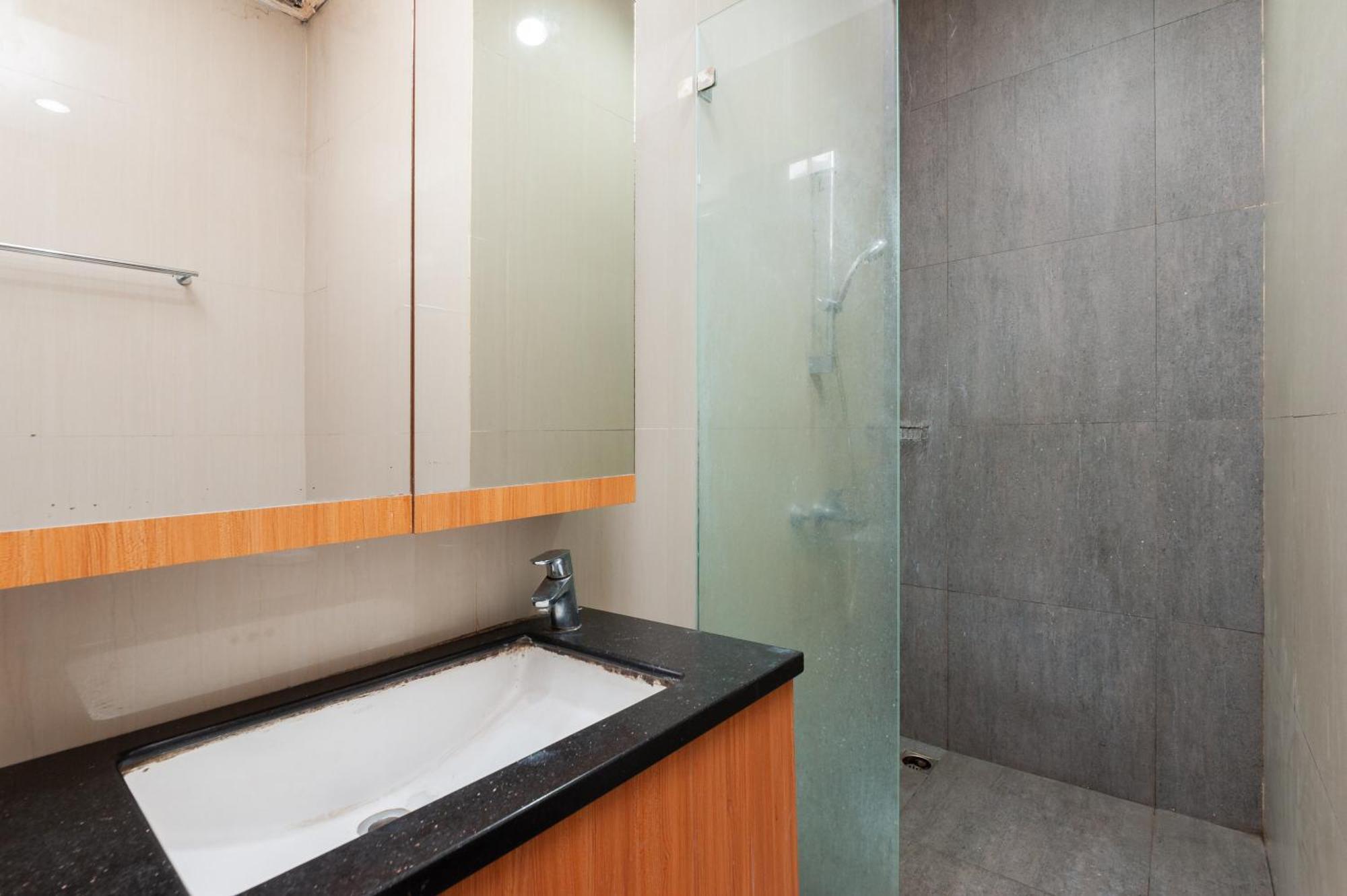 ג'קרטה Reddoorz Plus Near Kelapa Dua Kebon Jeruk מראה חיצוני תמונה
