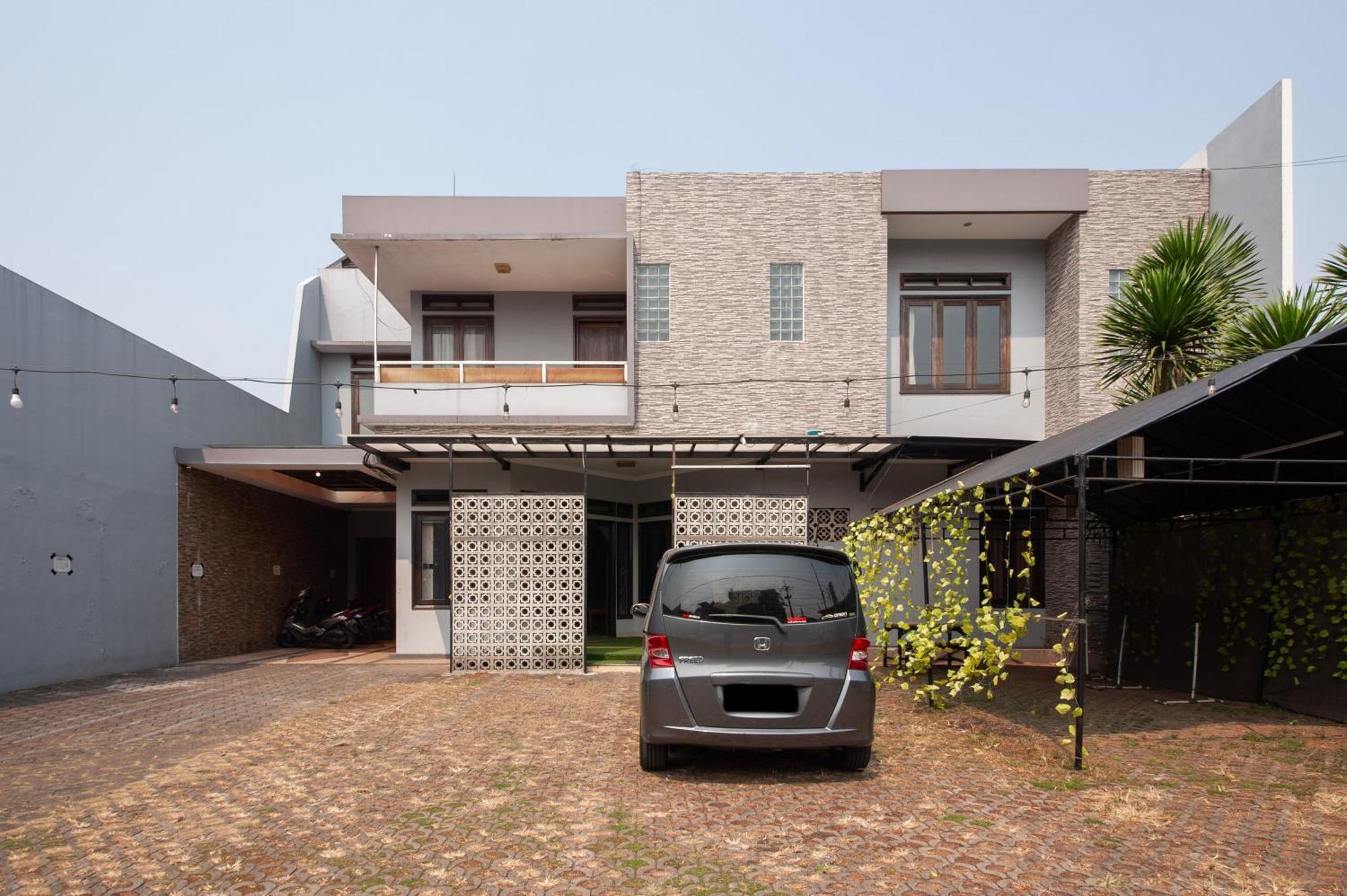 ג'קרטה Reddoorz Plus Near Kelapa Dua Kebon Jeruk מראה חיצוני תמונה