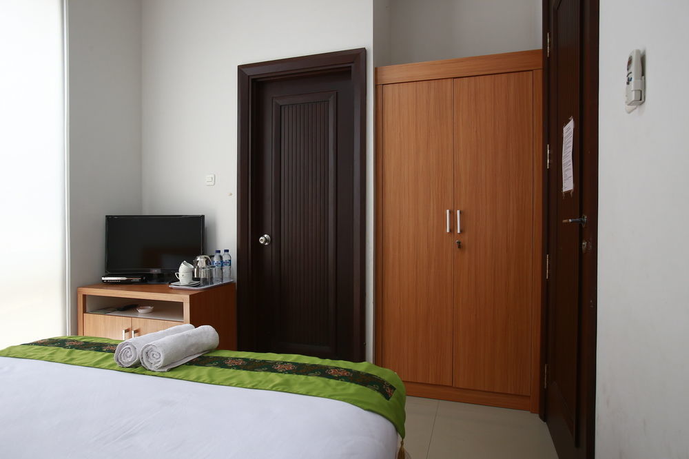 ג'קרטה Reddoorz Plus Near Kelapa Dua Kebon Jeruk מראה חיצוני תמונה