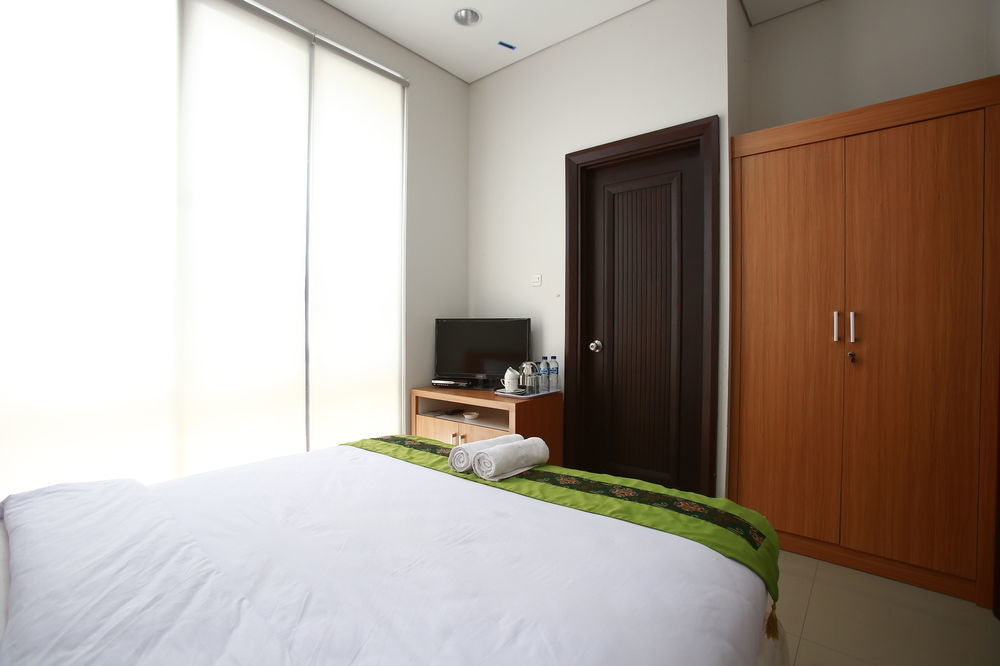 ג'קרטה Reddoorz Plus Near Kelapa Dua Kebon Jeruk מראה חיצוני תמונה