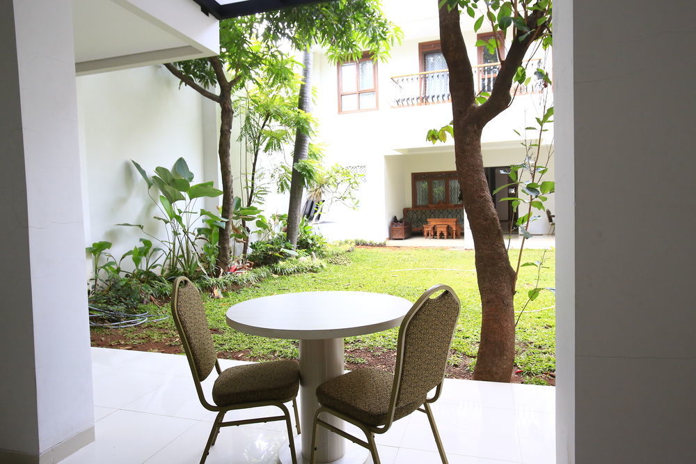 ג'קרטה Reddoorz Plus Near Kelapa Dua Kebon Jeruk מראה חיצוני תמונה