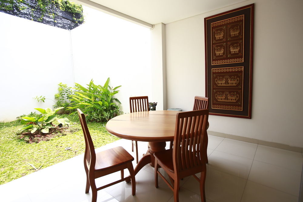 ג'קרטה Reddoorz Plus Near Kelapa Dua Kebon Jeruk מראה חיצוני תמונה