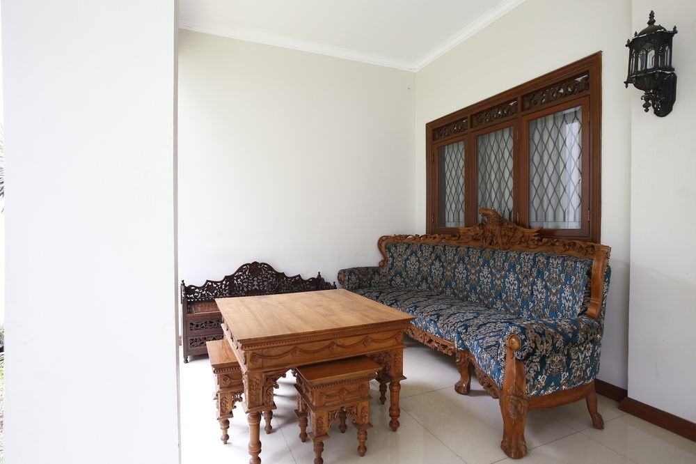 ג'קרטה Reddoorz Plus Near Kelapa Dua Kebon Jeruk מראה חיצוני תמונה