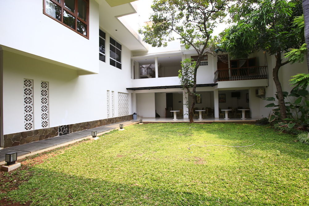 ג'קרטה Reddoorz Plus Near Kelapa Dua Kebon Jeruk מראה חיצוני תמונה